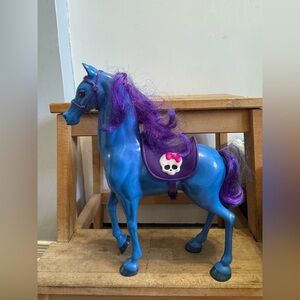 Monster High Headless Headmistress Bloodgood's Blue Horse Nightmare